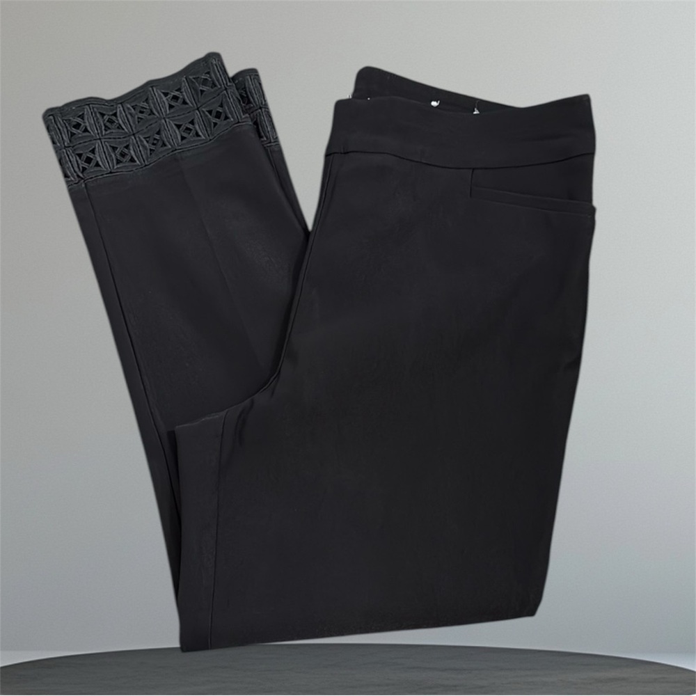 Chico’s Brigitte Eyelit Trim Ankle Pants in 2R or 12R woman’s like new